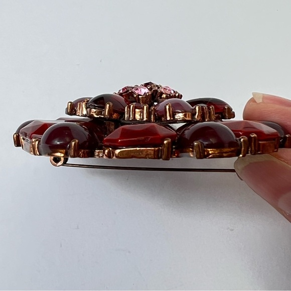 Regency Multicolor Mauve Red stones embellished copper-tone floral pin brooch - Picture 7 of 10